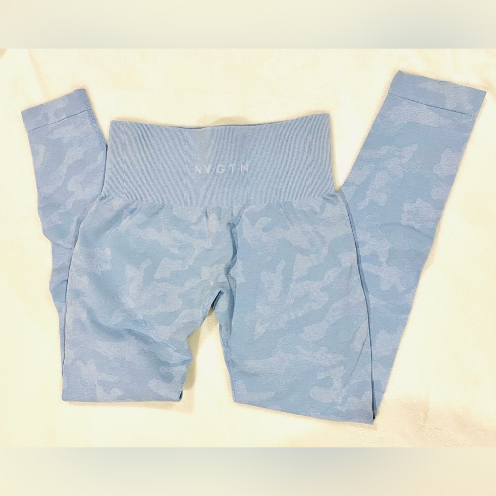 Pale Blue Camo NVGTN legging
